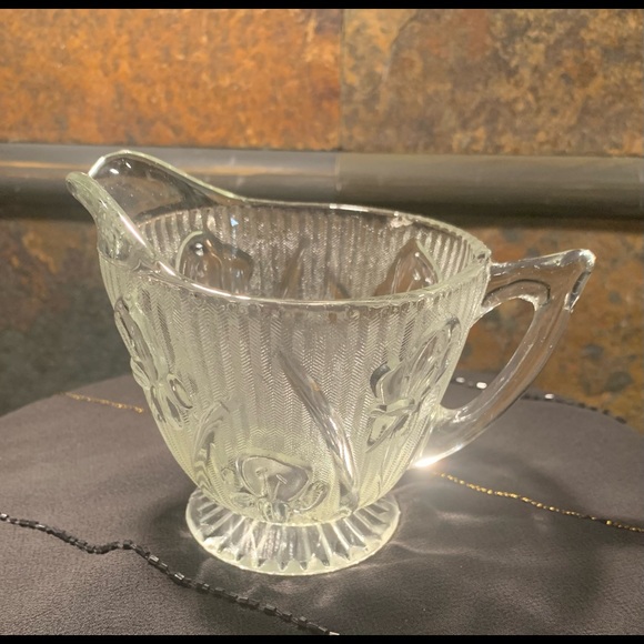 Lovely vintage clear depression glass creamer Jeanette Iris Herringbone Pattern - Picture 2 of 9